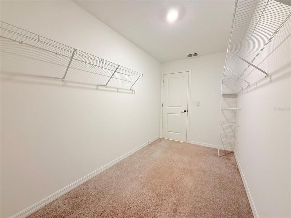 For Rent: $2,190 (4 beds, 2 baths, 1817 Square Feet)