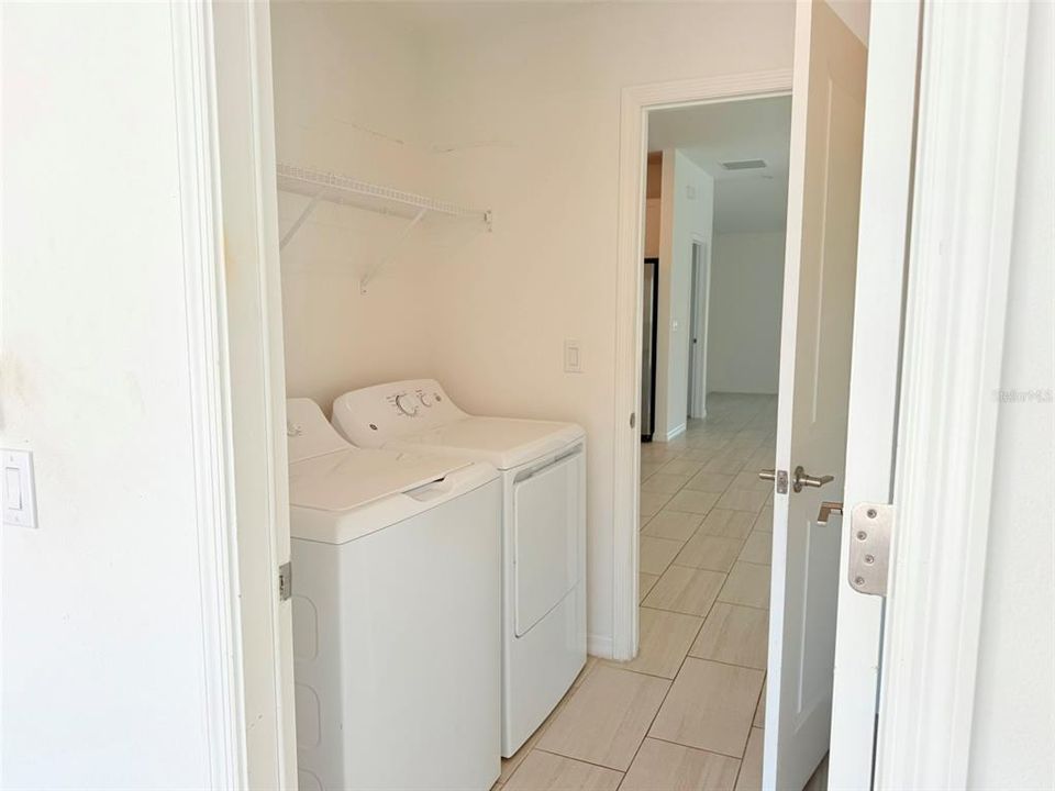 For Rent: $2,190 (4 beds, 2 baths, 1817 Square Feet)