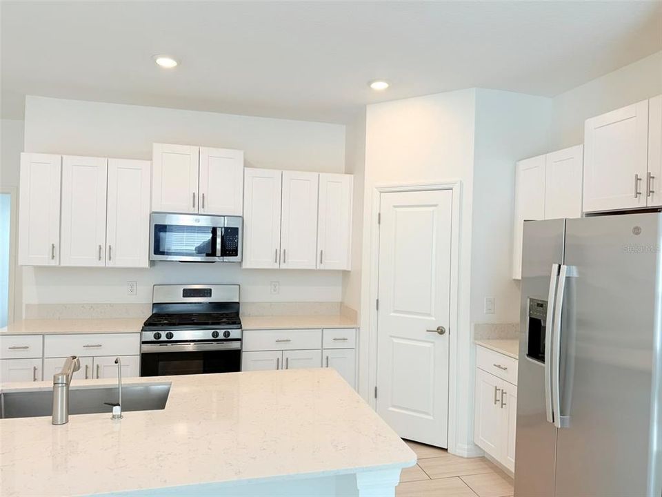 For Rent: $2,190 (4 beds, 2 baths, 1817 Square Feet)