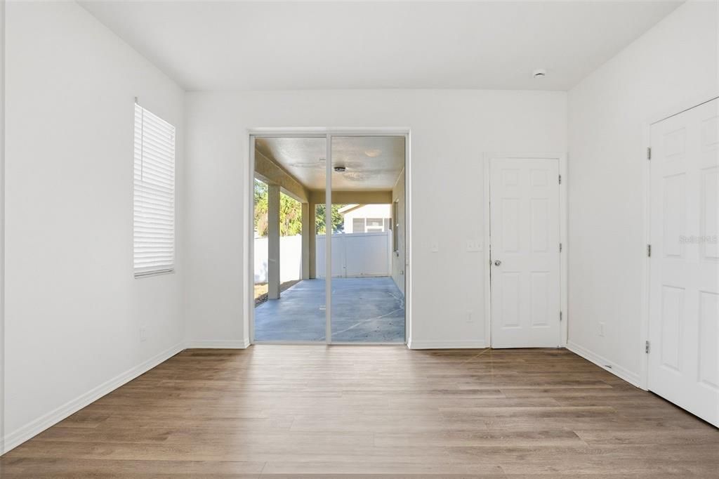 For Sale: $345,000 (4 beds, 2 baths, 1912 Square Feet)