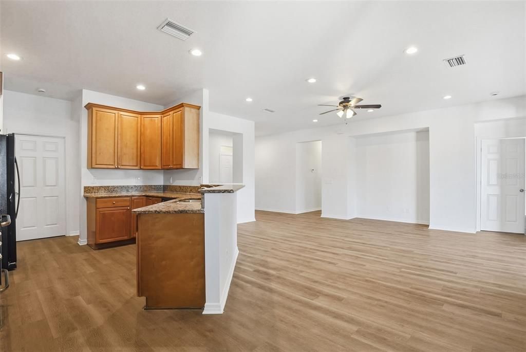 For Sale: $345,000 (4 beds, 2 baths, 1912 Square Feet)