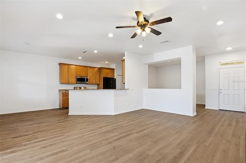 For Sale: $345,000 (4 beds, 2 baths, 1912 Square Feet)