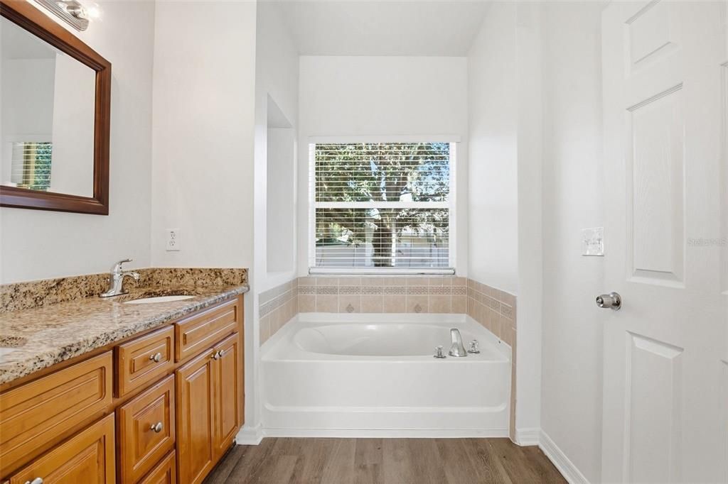 For Sale: $345,000 (4 beds, 2 baths, 1912 Square Feet)