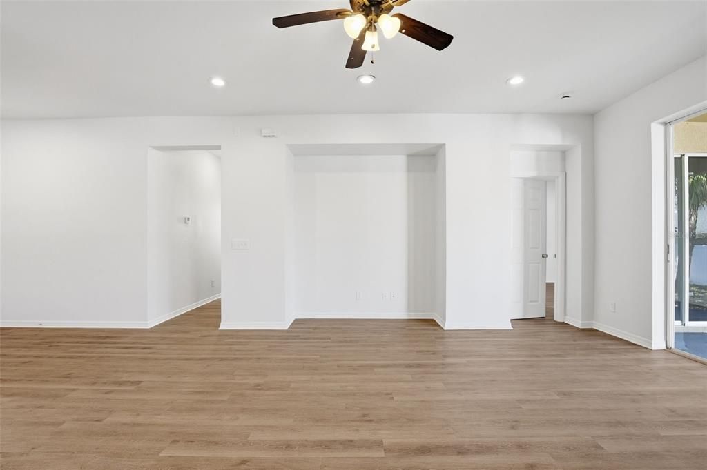 For Sale: $345,000 (4 beds, 2 baths, 1912 Square Feet)