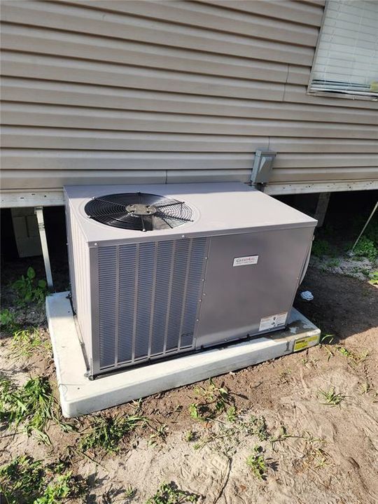 For Sale: $220,000 (3 beds, 2 baths, 1216 Square Feet)