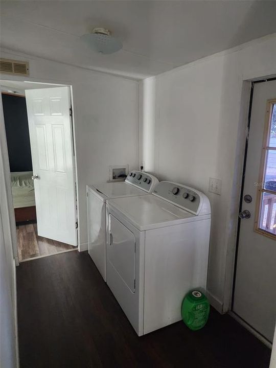 For Sale: $220,000 (3 beds, 2 baths, 1216 Square Feet)