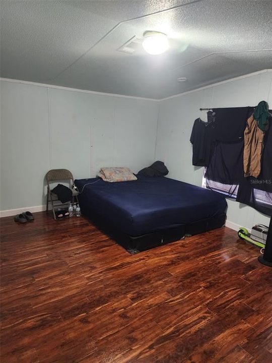 For Sale: $220,000 (3 beds, 2 baths, 1216 Square Feet)