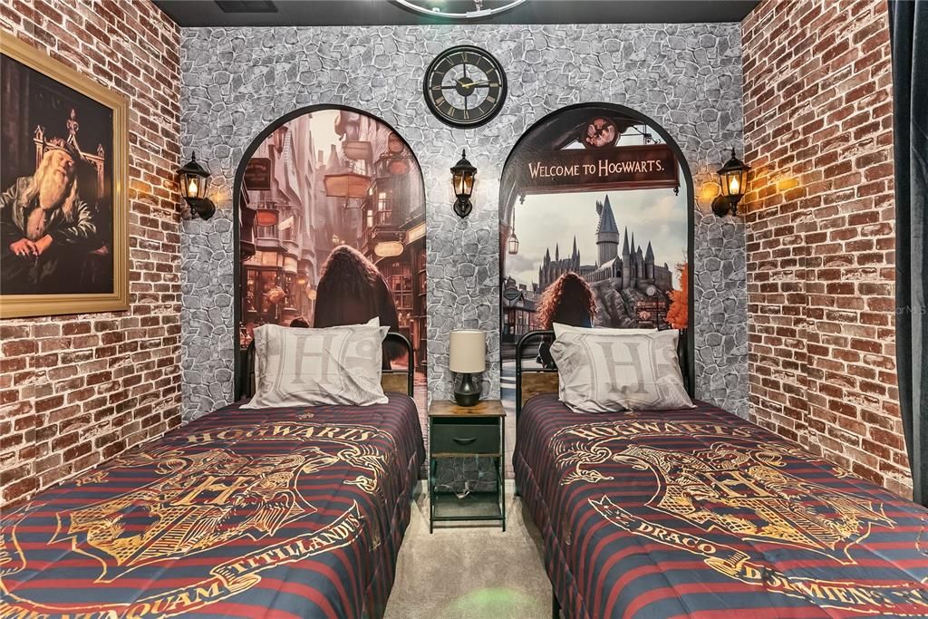 На продажу: $1,196,000 (8 спален, 6 ванн, 4026 Квадратных фут)