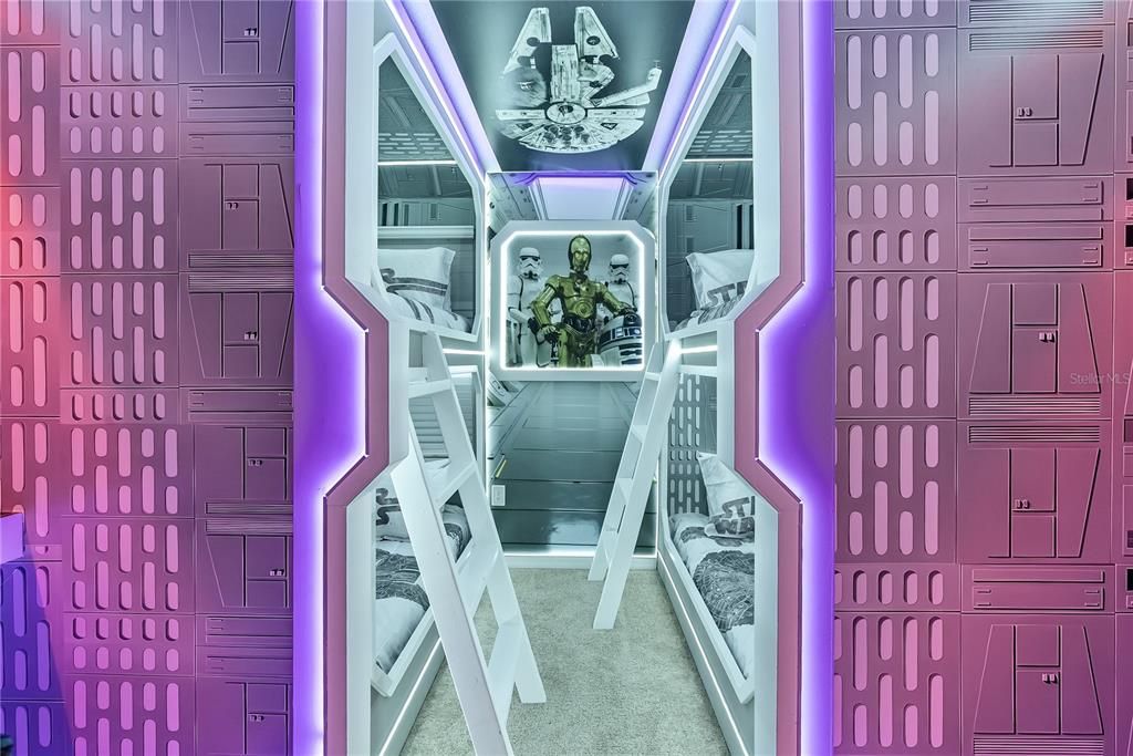 На продажу: $1,196,000 (8 спален, 6 ванн, 4026 Квадратных фут)