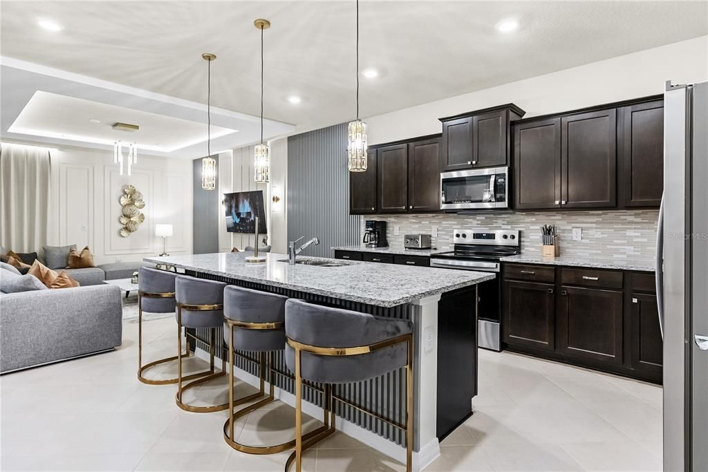 На продажу: $1,196,000 (8 спален, 6 ванн, 4026 Квадратных фут)