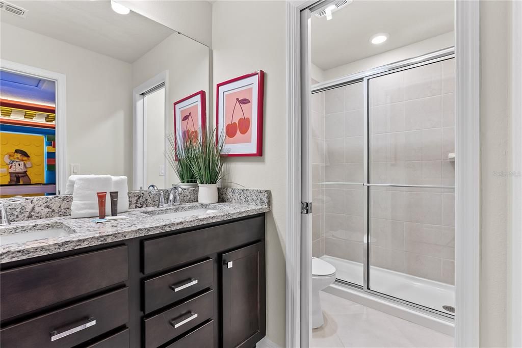 На продажу: $1,196,000 (8 спален, 6 ванн, 4026 Квадратных фут)