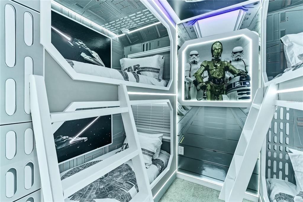 На продажу: $1,196,000 (8 спален, 6 ванн, 4026 Квадратных фут)