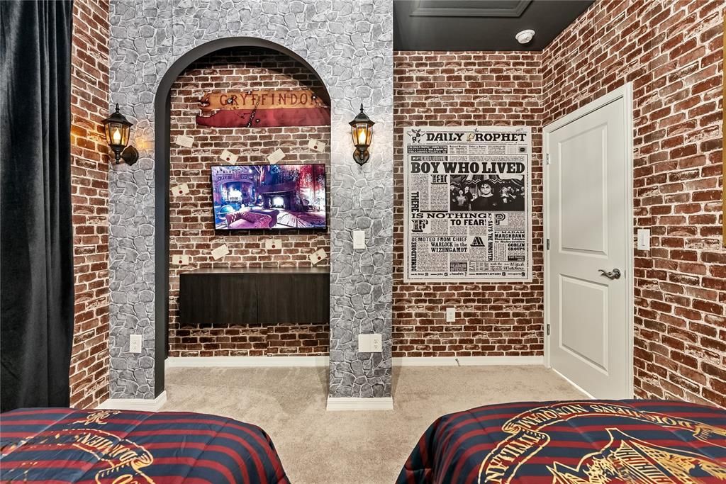 На продажу: $1,196,000 (8 спален, 6 ванн, 4026 Квадратных фут)