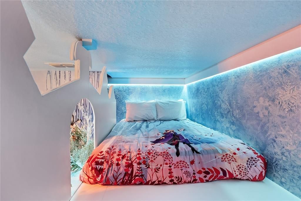 На продажу: $1,196,000 (8 спален, 6 ванн, 4026 Квадратных фут)