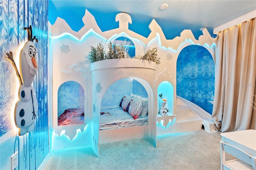 На продажу: $1,196,000 (8 спален, 6 ванн, 4026 Квадратных фут)