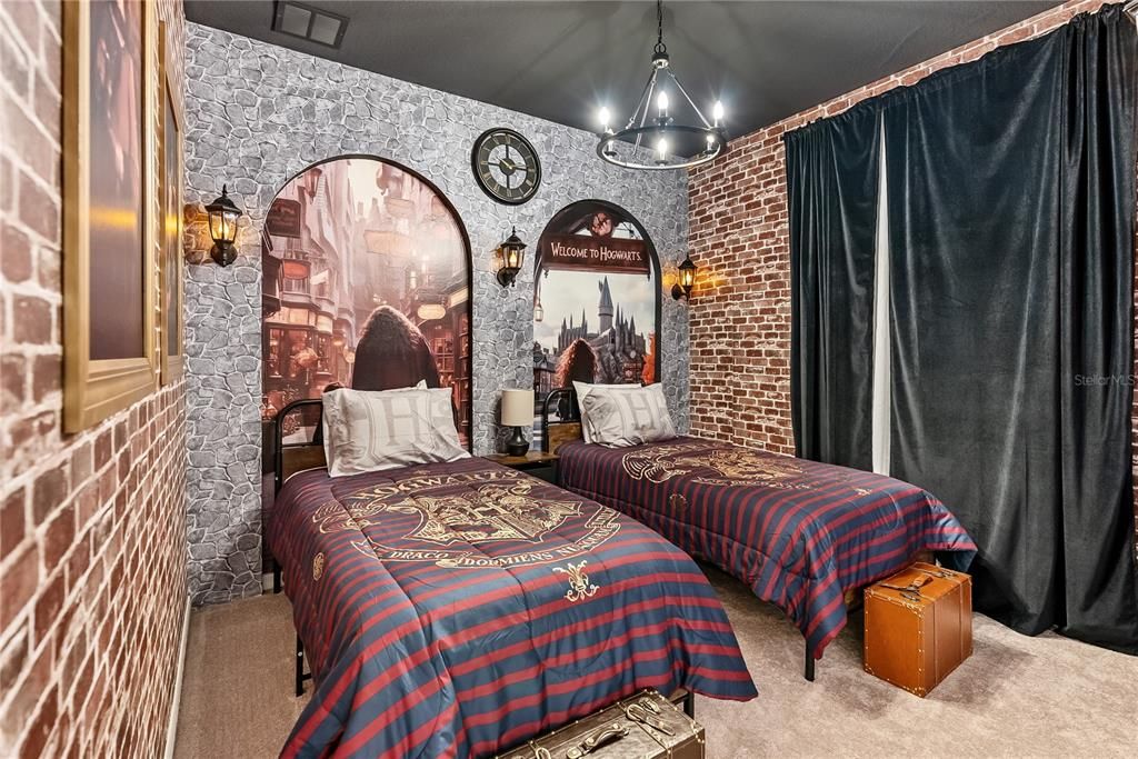 На продажу: $1,196,000 (8 спален, 6 ванн, 4026 Квадратных фут)