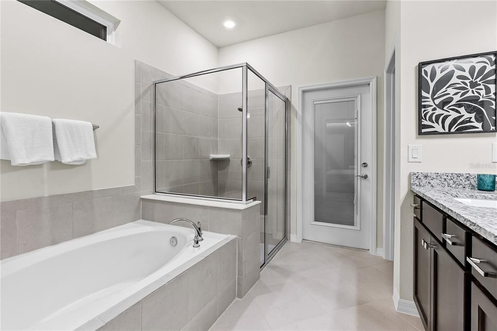 На продажу: $1,196,000 (8 спален, 6 ванн, 4026 Квадратных фут)