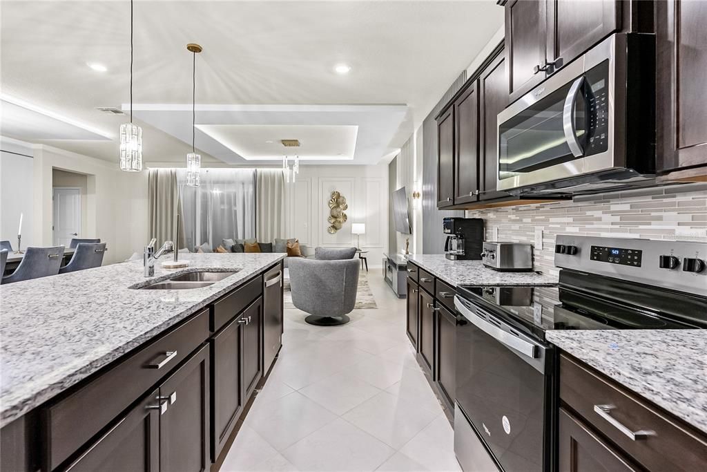 На продажу: $1,196,000 (8 спален, 6 ванн, 4026 Квадратных фут)