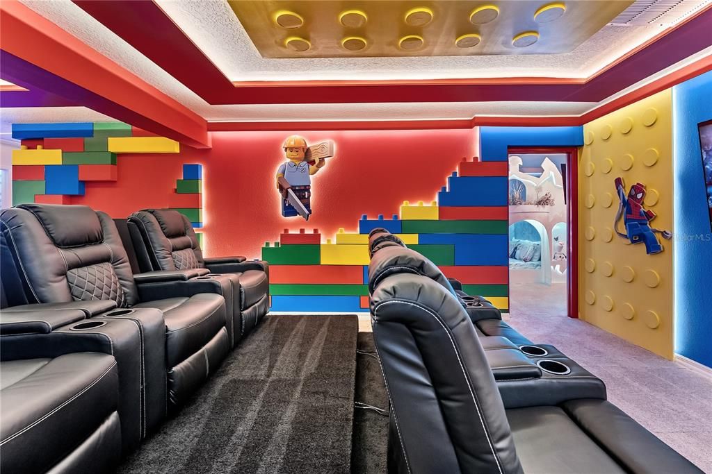 На продажу: $1,196,000 (8 спален, 6 ванн, 4026 Квадратных фут)