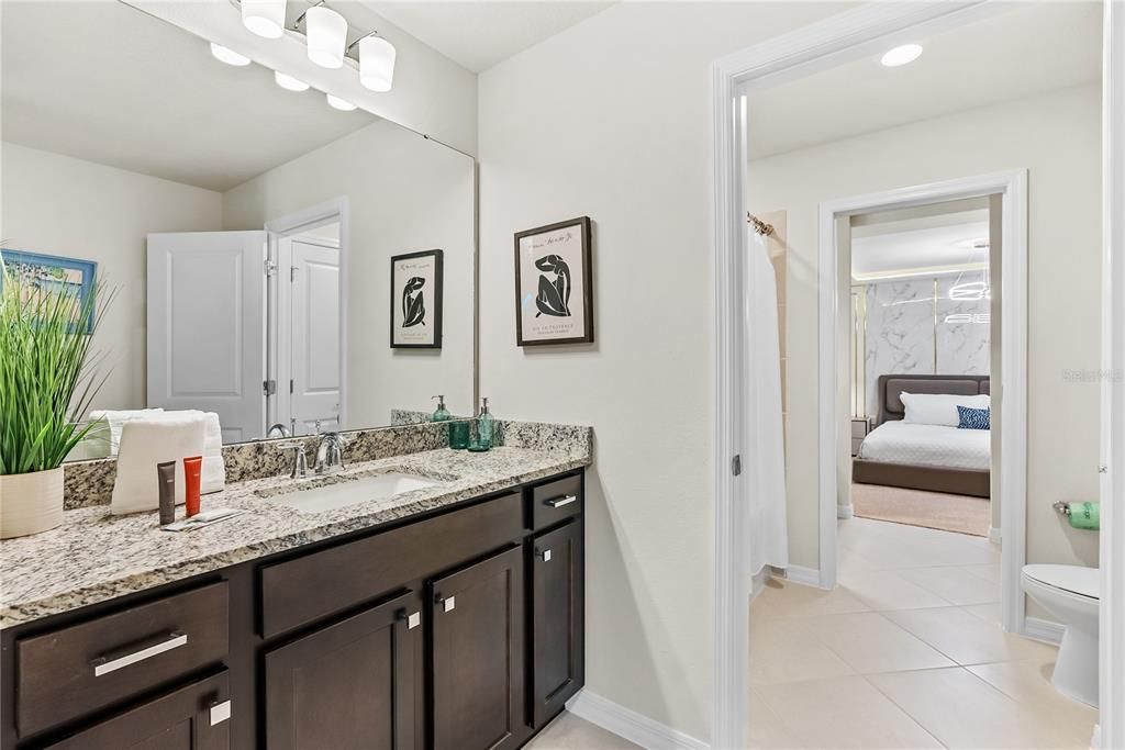 На продажу: $1,196,000 (8 спален, 6 ванн, 4026 Квадратных фут)