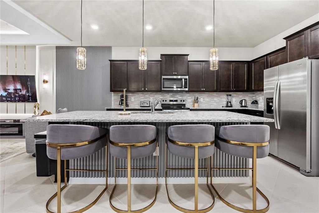 На продажу: $1,196,000 (8 спален, 6 ванн, 4026 Квадратных фут)