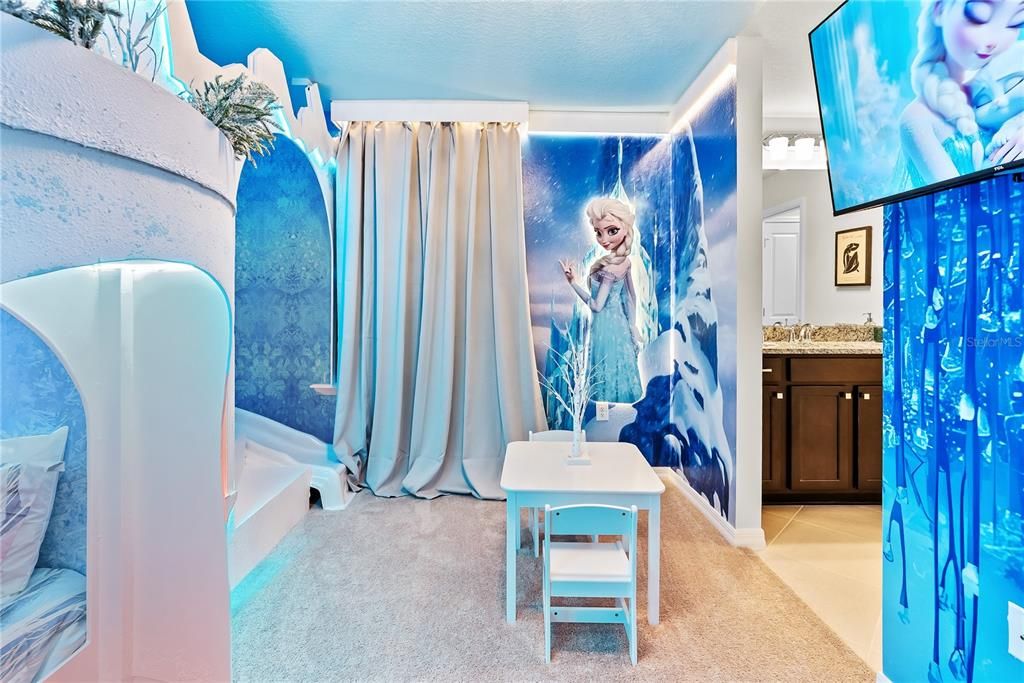 На продажу: $1,196,000 (8 спален, 6 ванн, 4026 Квадратных фут)