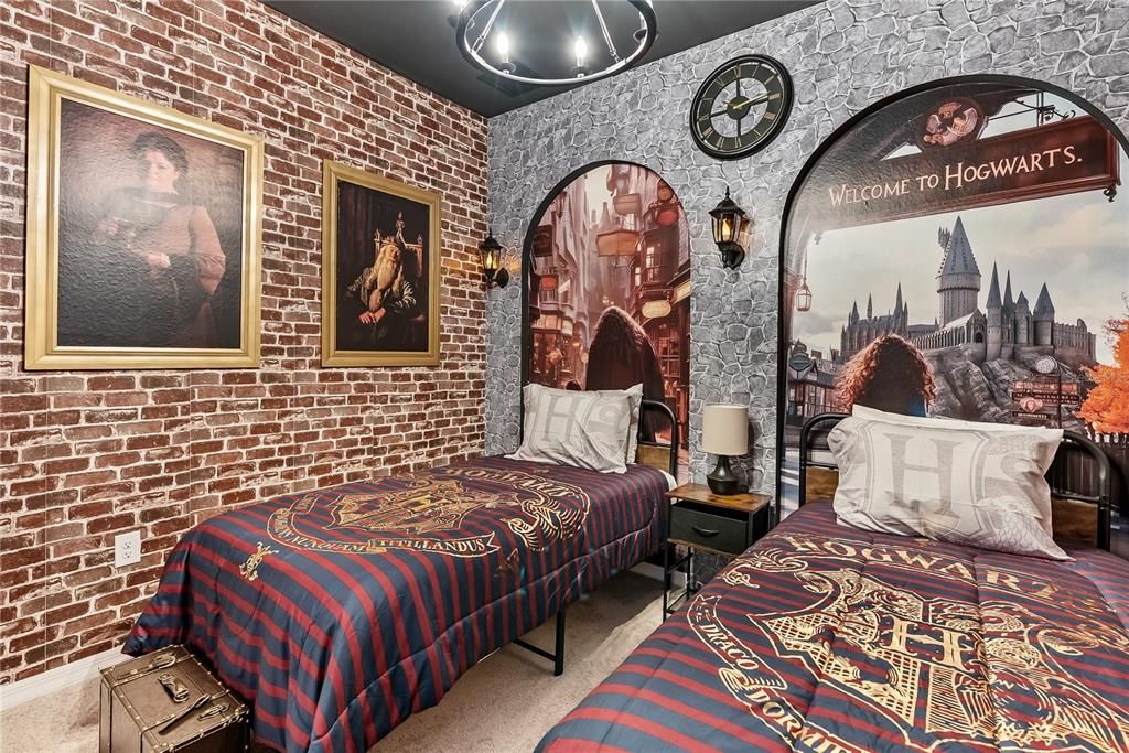 На продажу: $1,196,000 (8 спален, 6 ванн, 4026 Квадратных фут)