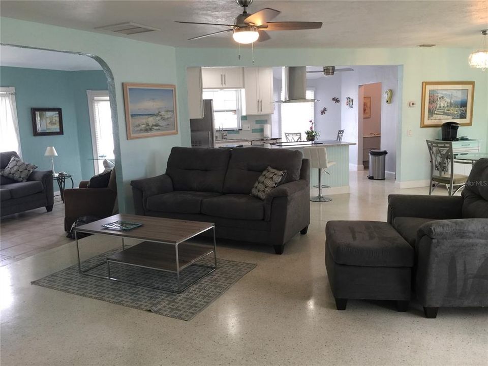 出租: $4,500 (2 贝兹, 2 浴室, 1794 平方英尺)