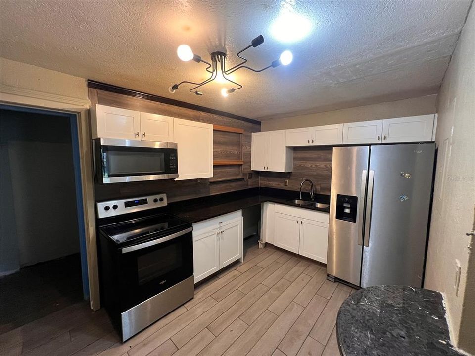 На продажу: $199,000 (3 спален, 1 ванн, 1128 Квадратных фут)