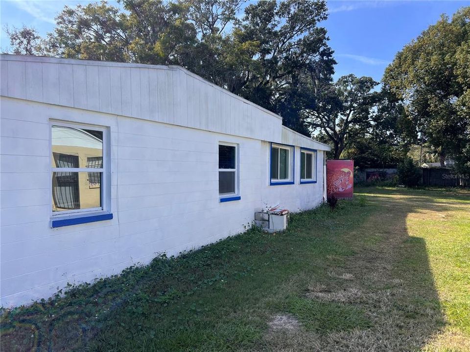 На продажу: $199,000 (3 спален, 1 ванн, 1128 Квадратных фут)