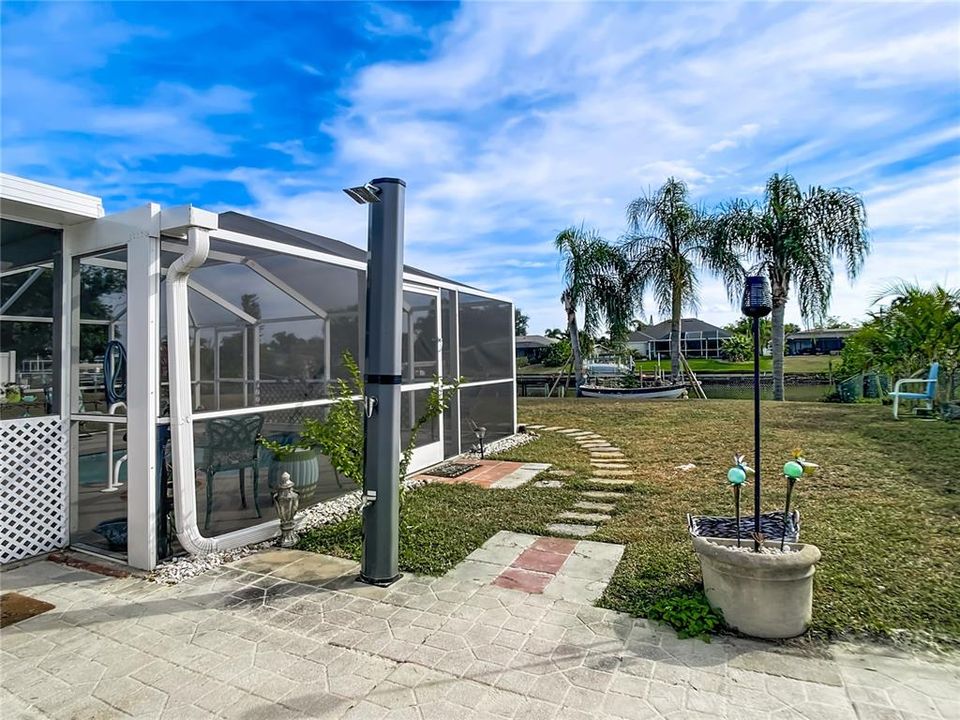 For Sale: $315,000 (3 beds, 2 baths, 1050 Square Feet)