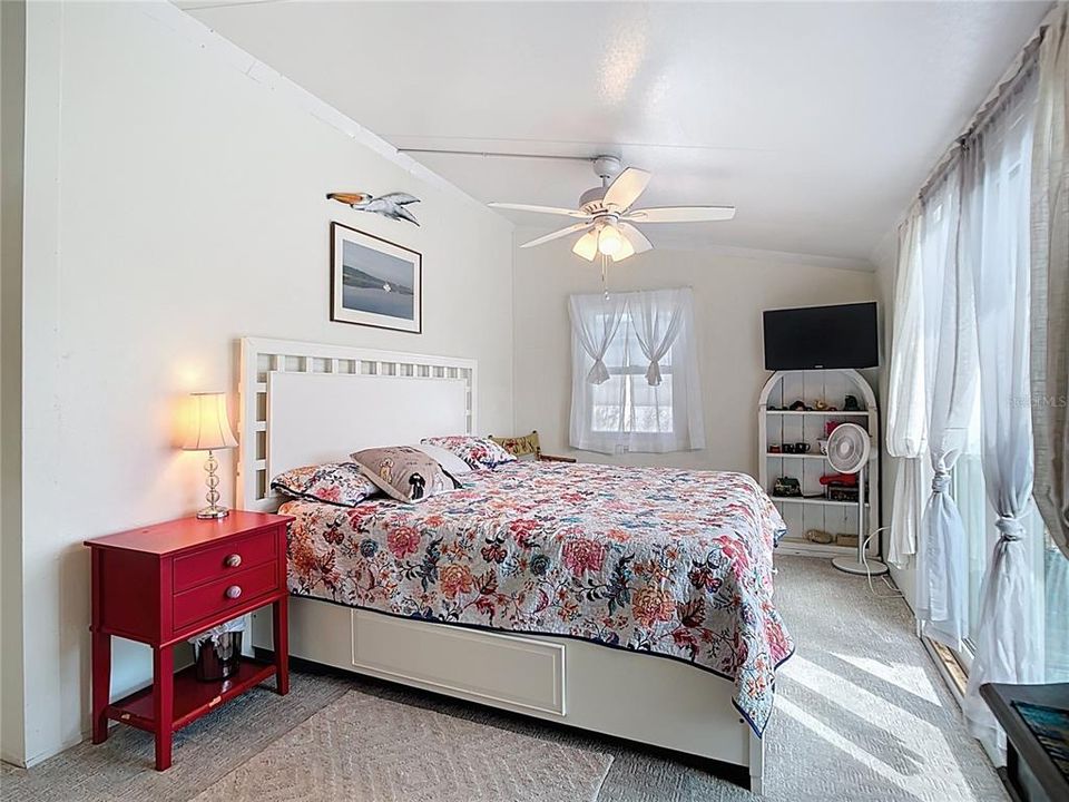 For Sale: $315,000 (3 beds, 2 baths, 1050 Square Feet)