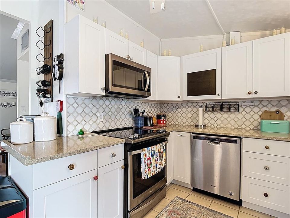 For Sale: $315,000 (3 beds, 2 baths, 1050 Square Feet)