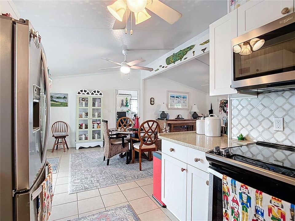 For Sale: $315,000 (3 beds, 2 baths, 1050 Square Feet)