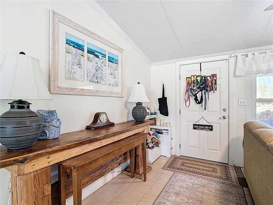 For Sale: $315,000 (3 beds, 2 baths, 1050 Square Feet)