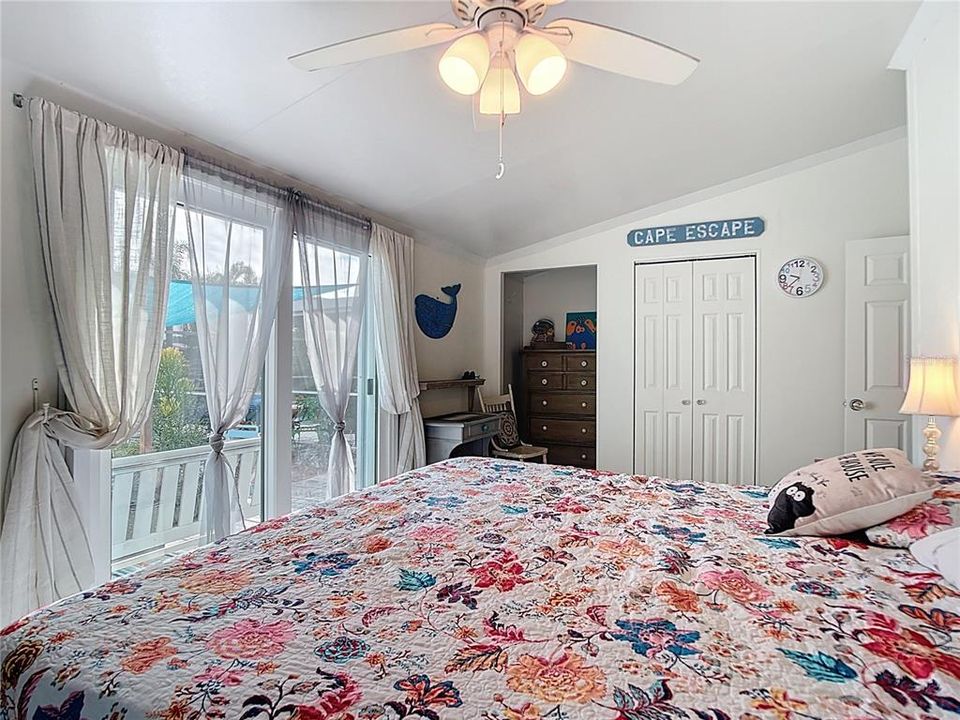 For Sale: $315,000 (3 beds, 2 baths, 1050 Square Feet)