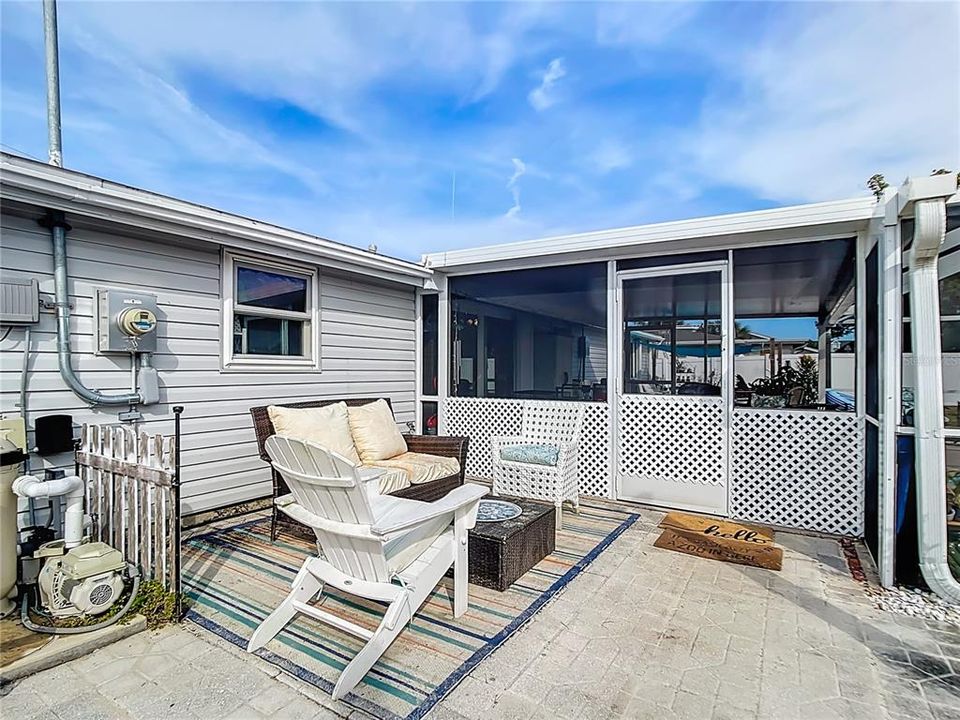 For Sale: $315,000 (3 beds, 2 baths, 1050 Square Feet)