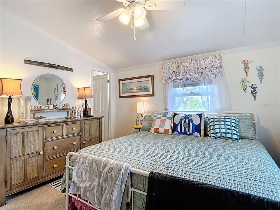 For Sale: $315,000 (3 beds, 2 baths, 1050 Square Feet)