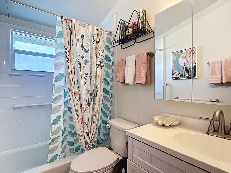 For Sale: $315,000 (3 beds, 2 baths, 1050 Square Feet)