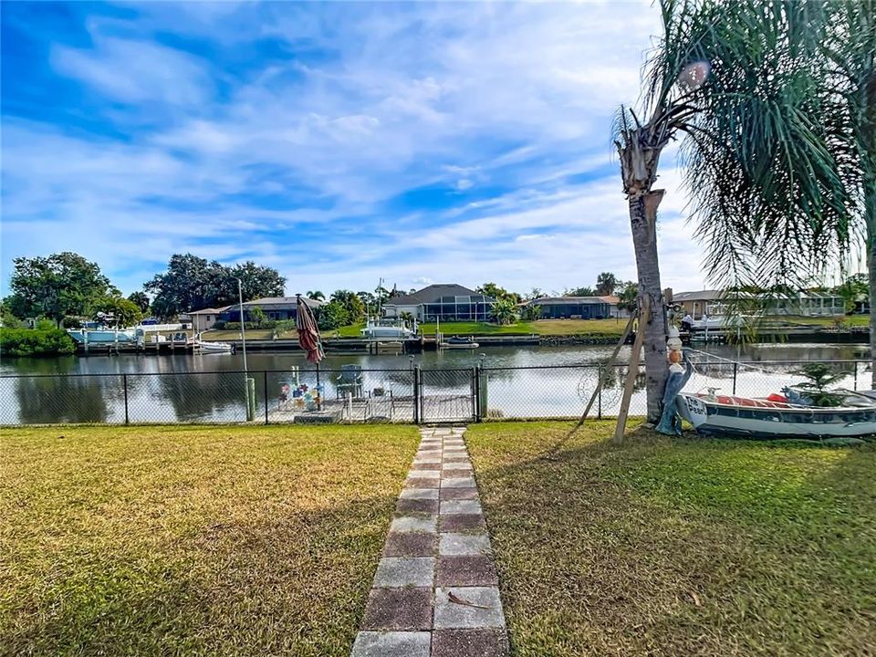 For Sale: $315,000 (3 beds, 2 baths, 1050 Square Feet)