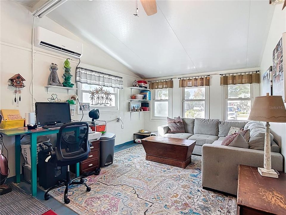 For Sale: $315,000 (3 beds, 2 baths, 1050 Square Feet)