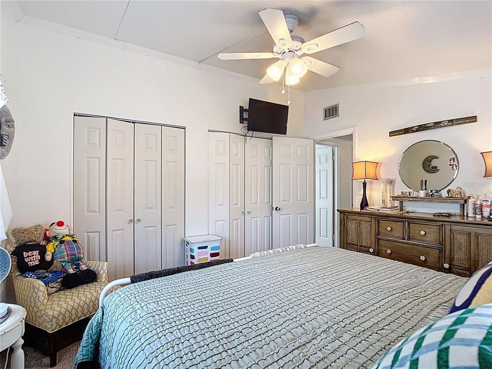 For Sale: $315,000 (3 beds, 2 baths, 1050 Square Feet)