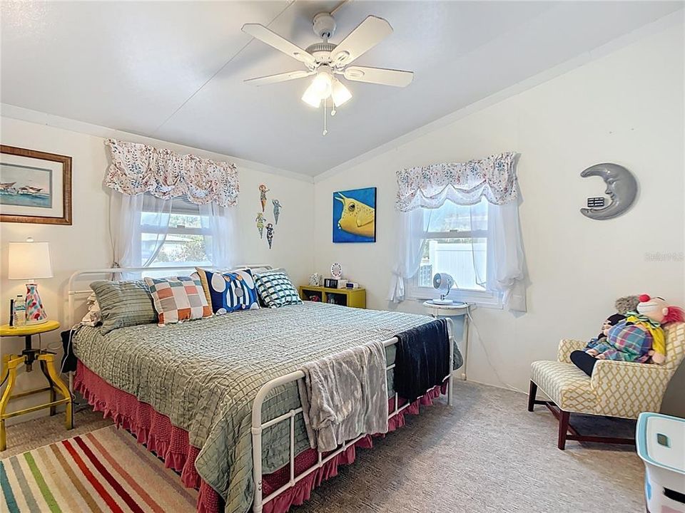 For Sale: $315,000 (3 beds, 2 baths, 1050 Square Feet)