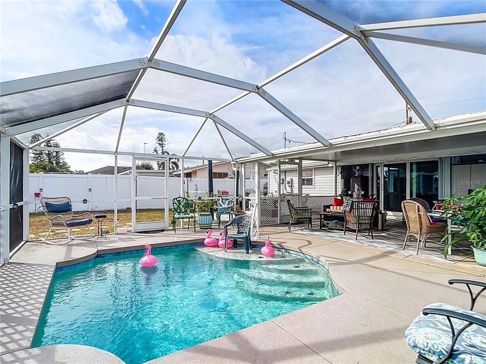 For Sale: $315,000 (3 beds, 2 baths, 1050 Square Feet)