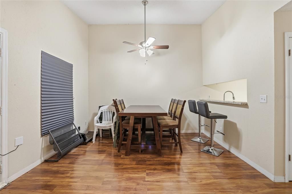 出租: $1,500 (2 贝兹, 2 浴室, 912 平方英尺)