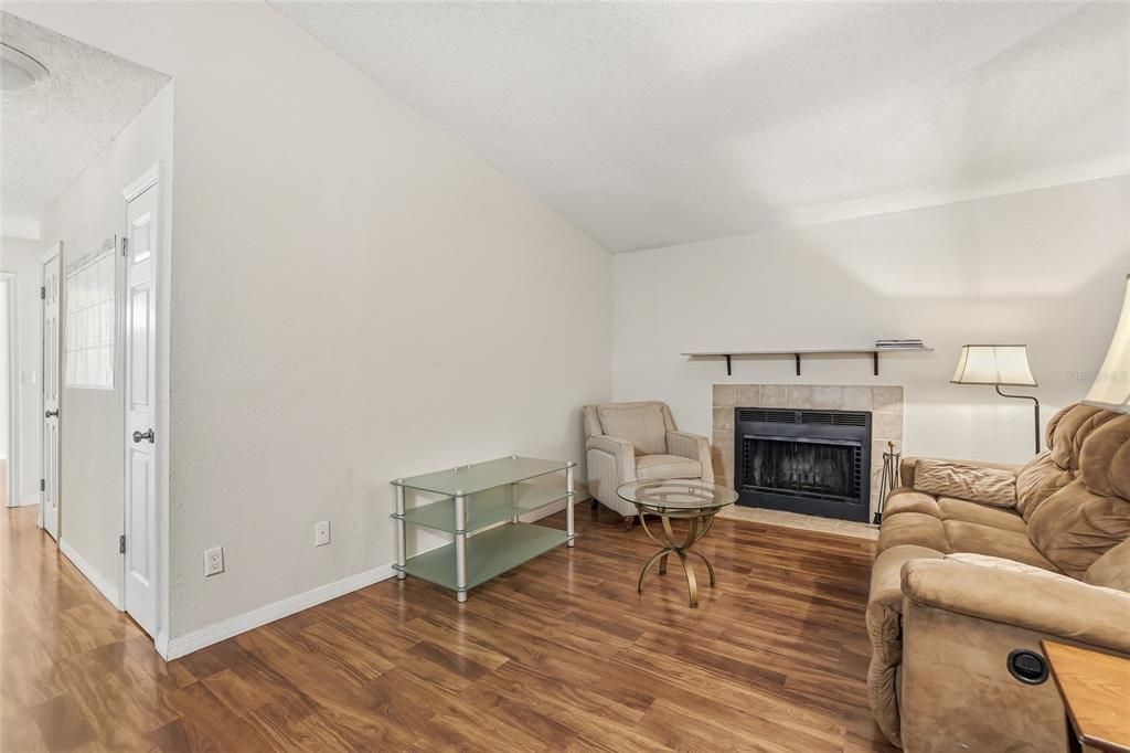 出租: $1,500 (2 贝兹, 2 浴室, 912 平方英尺)