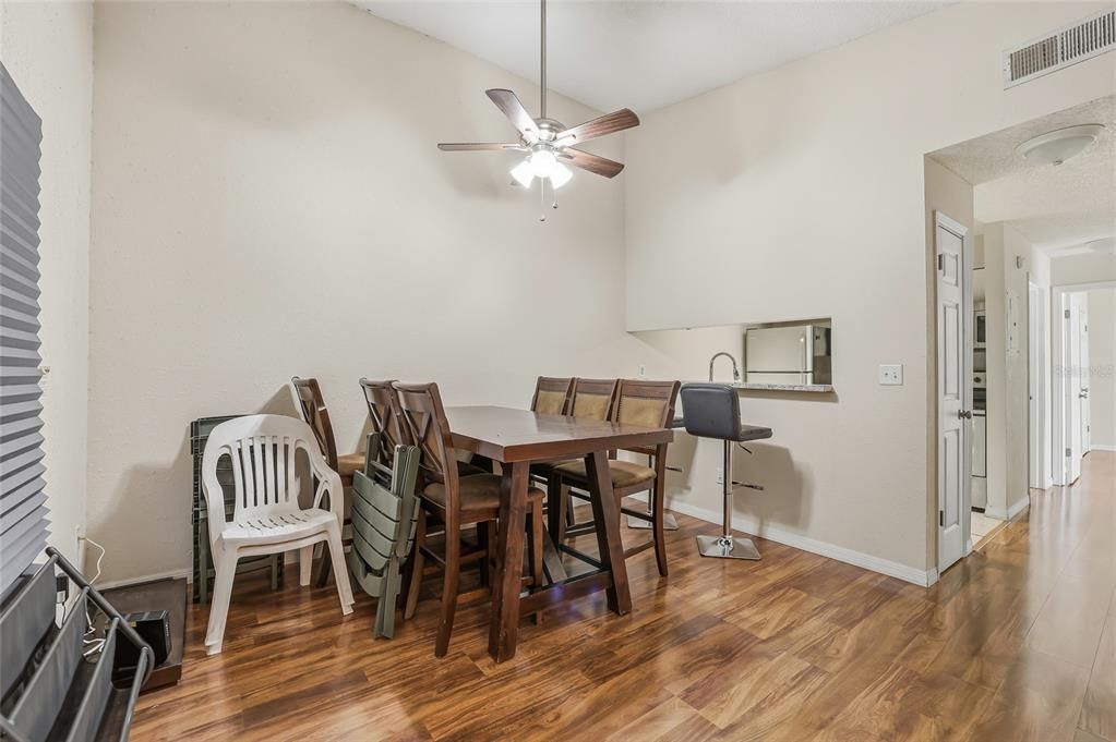 出租: $1,500 (2 贝兹, 2 浴室, 912 平方英尺)