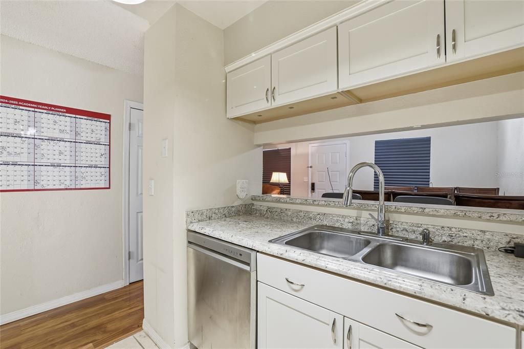 出租: $1,500 (2 贝兹, 2 浴室, 912 平方英尺)