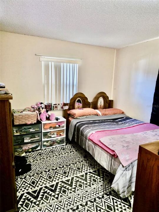 На продажу: $295,000 (4 спален, 2 ванн, 2017 Квадратных фут)