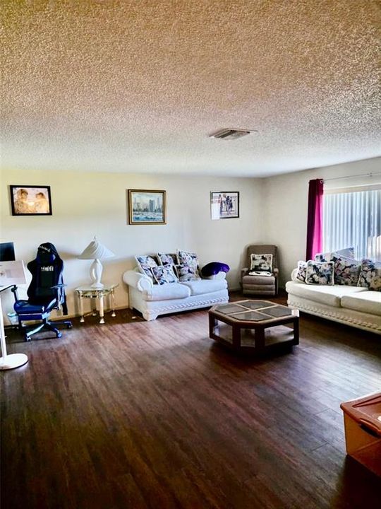 На продажу: $295,000 (4 спален, 2 ванн, 2017 Квадратных фут)